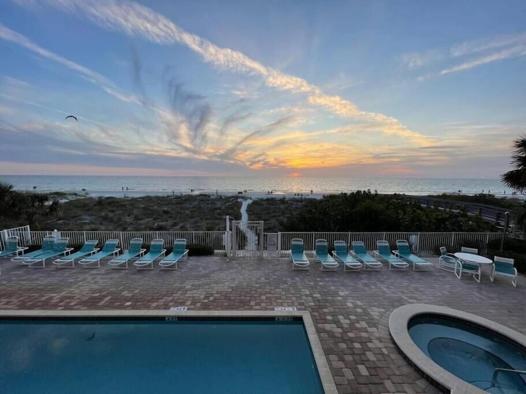 Ow 202 - Entire Oceanfront Condo - 2 Bedroom And 2 Bath Indian Rocks Beach Exterior foto